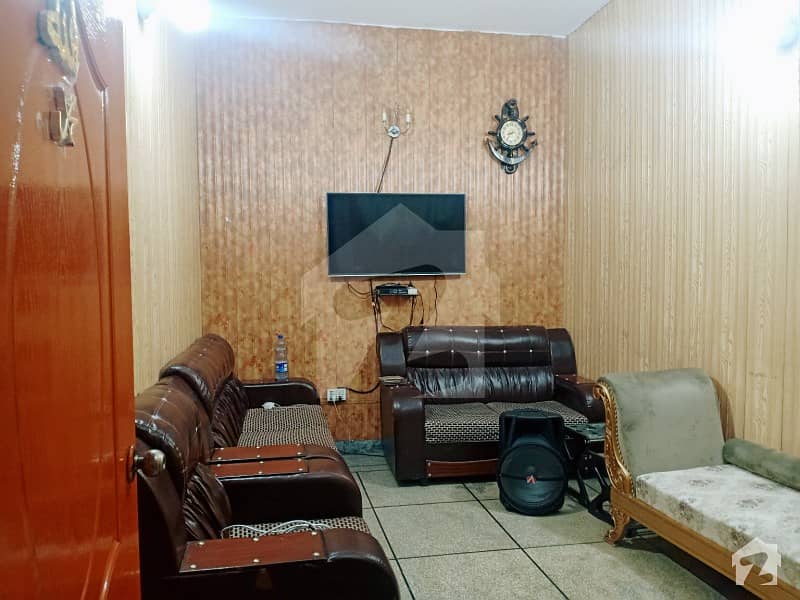 لارنس روڈ لاہور میں 6 کمروں کا 4 مرلہ مکان 1.25 کروڑ میں برائے فروخت۔