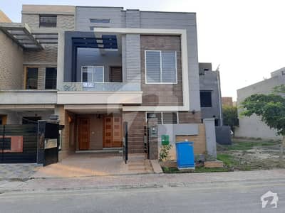 بحریہ ٹاؤن جناح بلاک بحریہ ٹاؤن سیکٹر ای بحریہ ٹاؤن لاہور میں 3 کمروں کا 5 مرلہ مکان 1.35 کروڑ میں برائے فروخت۔ بحریہ ٹاؤن جناح بلاک بحریہ ٹاؤن سیکٹر ای بحریہ ٹاؤن لاہور میں 3 کمروں کا 5 مرلہ مکان 1.35 کروڑ میں برائے فروخت۔