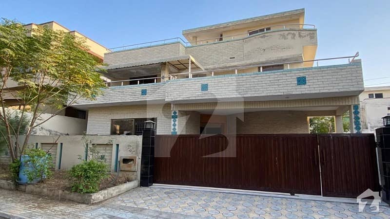 1 Kanal 5bedroom Lavish House Is Available For Rent
