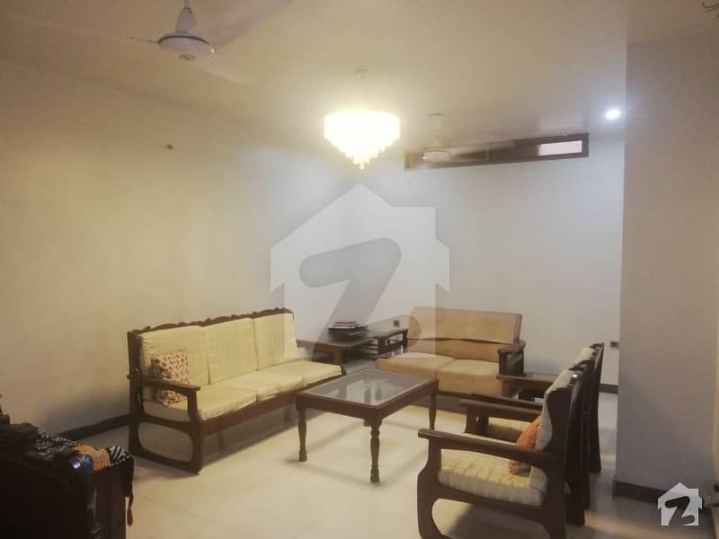 پی ای سی ایچ ایس بلاک 6 پی ای سی ایچ ایس جمشید ٹاؤن کراچی میں 4 کمروں کا 6 مرلہ مکان 5.5 کروڑ میں برائے فروخت۔