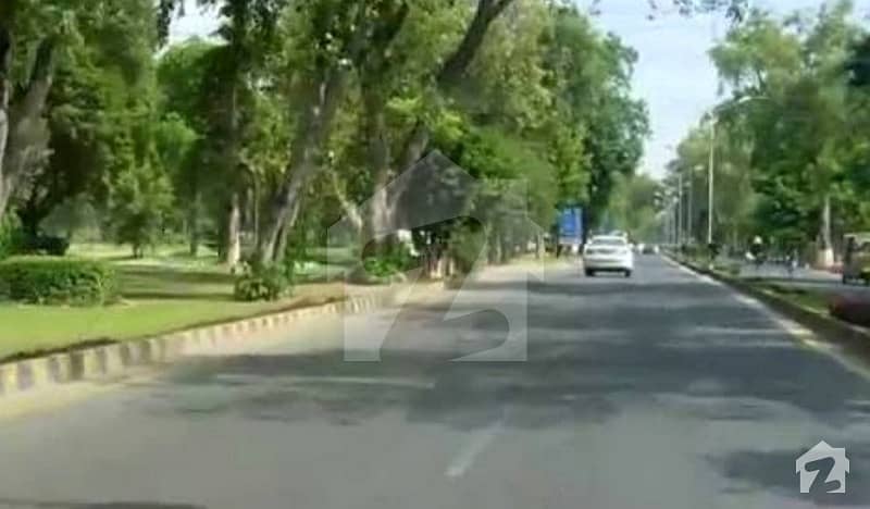 کینٹ لاہور میں 2 کنال رہائشی پلاٹ 13.25 کروڑ میں برائے فروخت۔