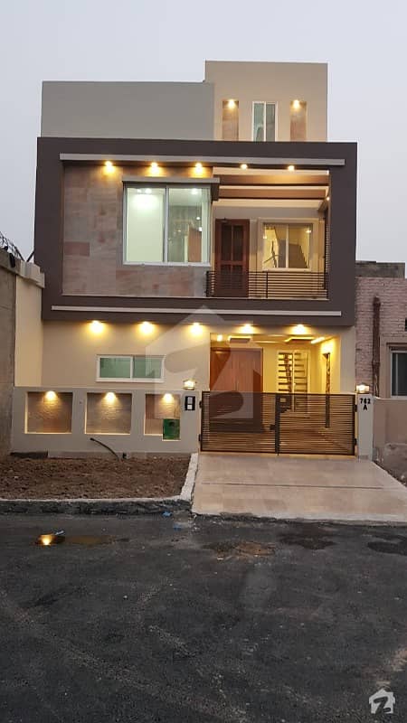 4.5 Marla New House Is Available For Sale In Safari Block Ideal Location