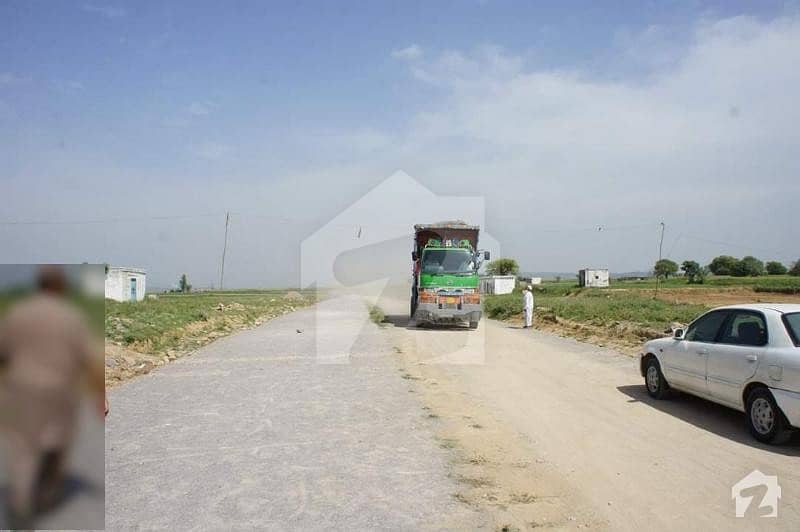 آئی 11/2 آئی ۔ 11 اسلام آباد میں 8 مرلہ رہائشی پلاٹ 2 کروڑ میں برائے فروخت۔