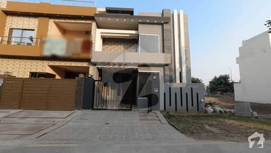 پارک ویو ولاز - ٹیولپ بلاک پارک ویو ولاز لاہور میں 4 کمروں کا 5 مرلہ مکان 1.15 کروڑ میں برائے فروخت۔ پارک ویو ولاز - ٹیولپ بلاک پارک ویو ولاز لاہور میں 4 کمروں کا 5 مرلہ مکان 1.15 کروڑ میں برائے فروخت۔