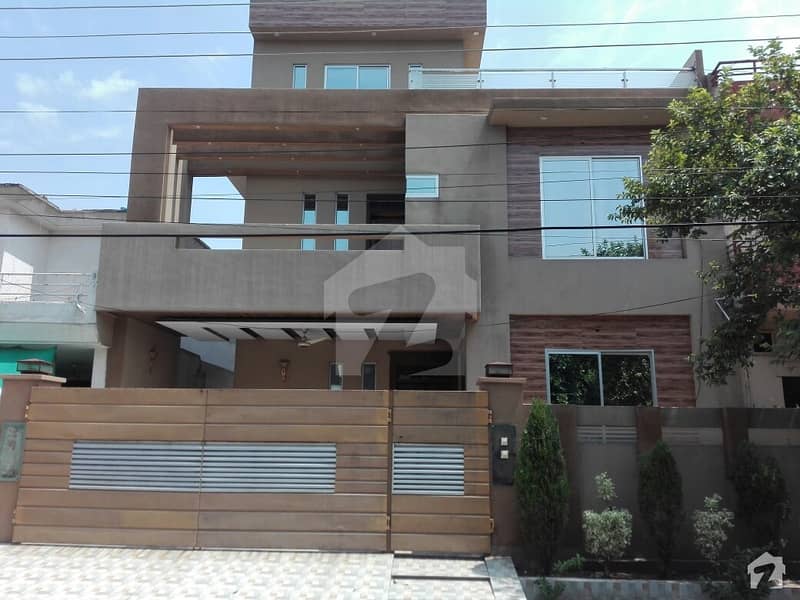 Gorgeous 10 Marla House For Sale Available In Wapda Town