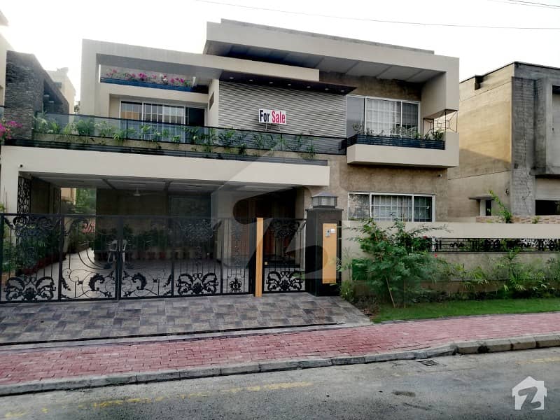 01 Kanal Facing Park Brand New Semi Furnished House For Sale With All Electric Appliances Any Time Visit Possible in Gulbahar Block Bahria Town