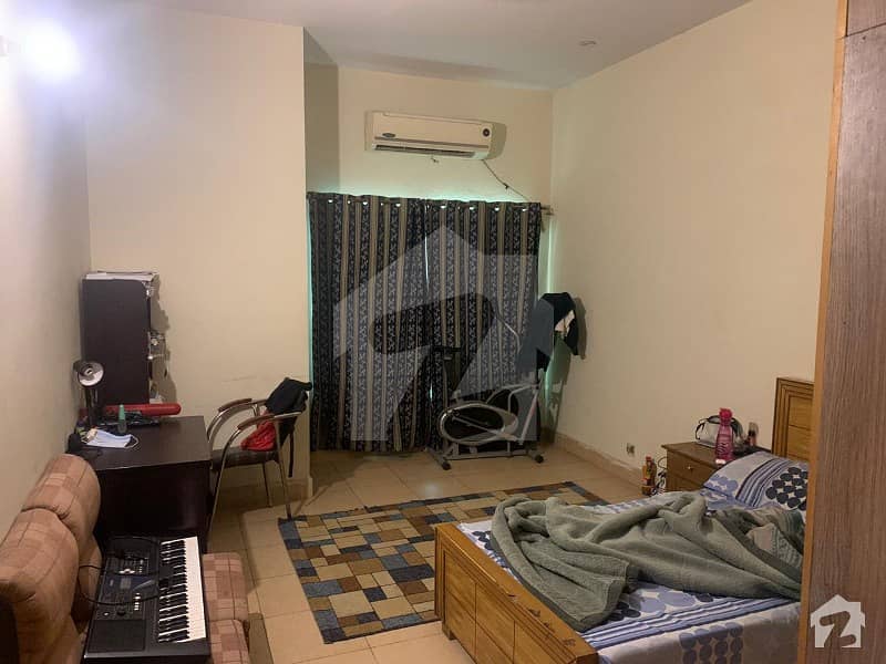 نشیمنِ اقبال فیز 1 نشیمنِ اقبال لاہور میں 6 کمروں کا 1 کنال مکان 2.8 کروڑ میں برائے فروخت۔