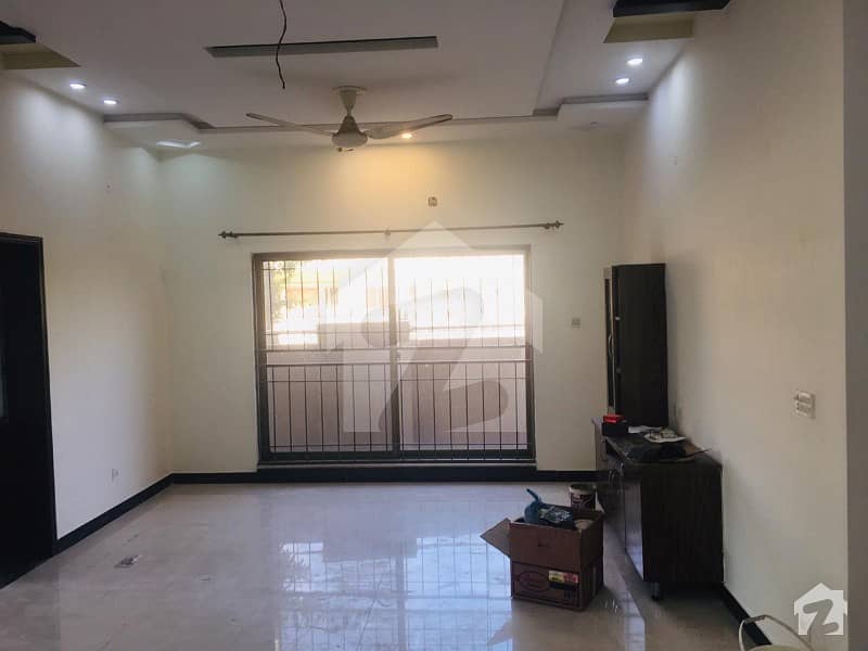 10 Marla Lower Portion Available For Rent In Valencia Town Lahore