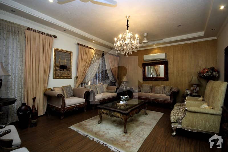 ڈی ایچ اے فیز 3 - بلاک ڈبلیو فیز 3 ڈیفنس (ڈی ایچ اے) لاہور میں 5 کمروں کا 1 کنال مکان 3.9 کروڑ میں برائے فروخت۔