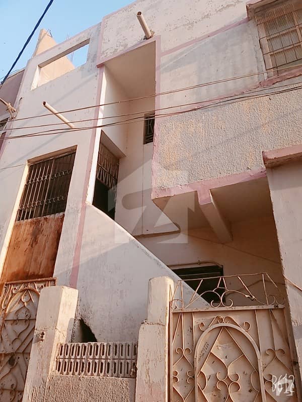 ال نور کالونی گلبرگ ٹاؤن کراچی میں 4 کمروں کا 3 مرلہ مکان 1.3 کروڑ میں برائے فروخت۔