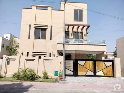 بحریہ ٹاؤن ٹیولپ بلاک بحریہ ٹاؤن سیکٹر سی بحریہ ٹاؤن لاہور میں 5 کمروں کا 10 مرلہ مکان 2.35 کروڑ میں برائے فروخت۔ بحریہ ٹاؤن ٹیولپ بلاک بحریہ ٹاؤن سیکٹر سی بحریہ ٹاؤن لاہور میں 5 کمروں کا 10 مرلہ مکان 2.35 کروڑ میں برائے فروخت۔
