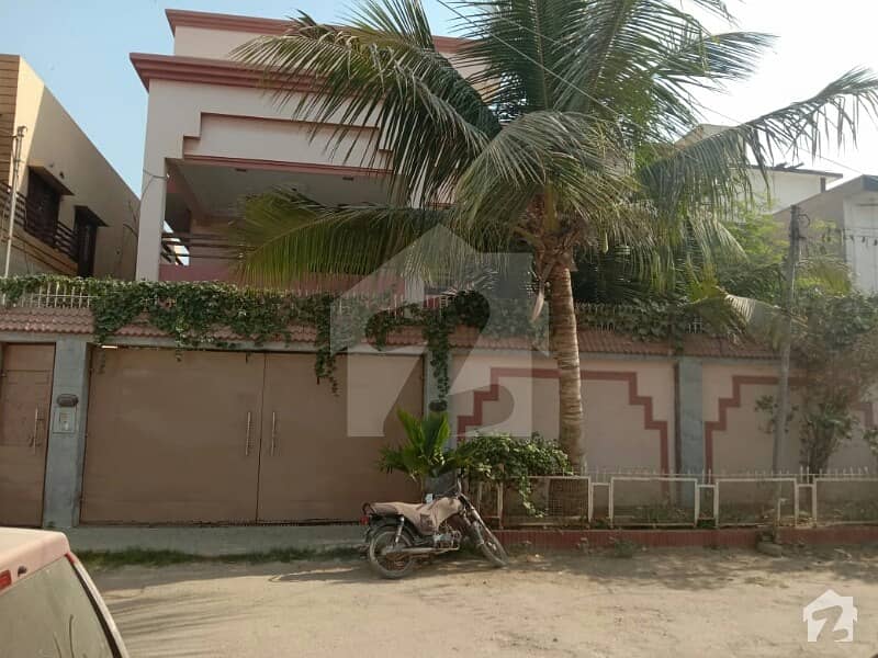 گلبرگ ٹاؤن کراچی میں 6 کمروں کا 16 مرلہ مکان 6 کروڑ میں برائے فروخت۔