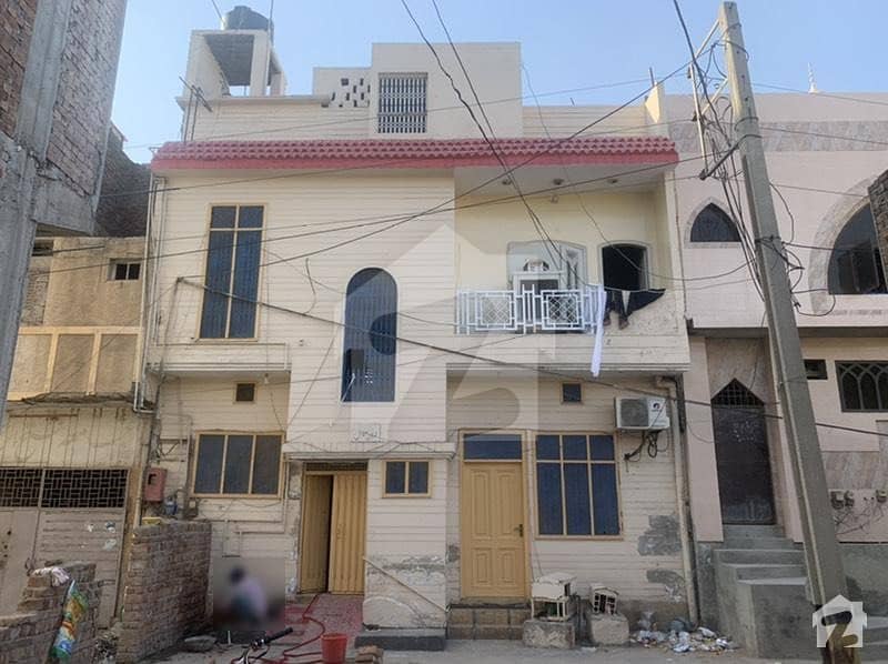جیل روڈ فیصل آباد میں 6 کمروں کا 5 مرلہ مکان 1.3 کروڑ میں برائے فروخت۔