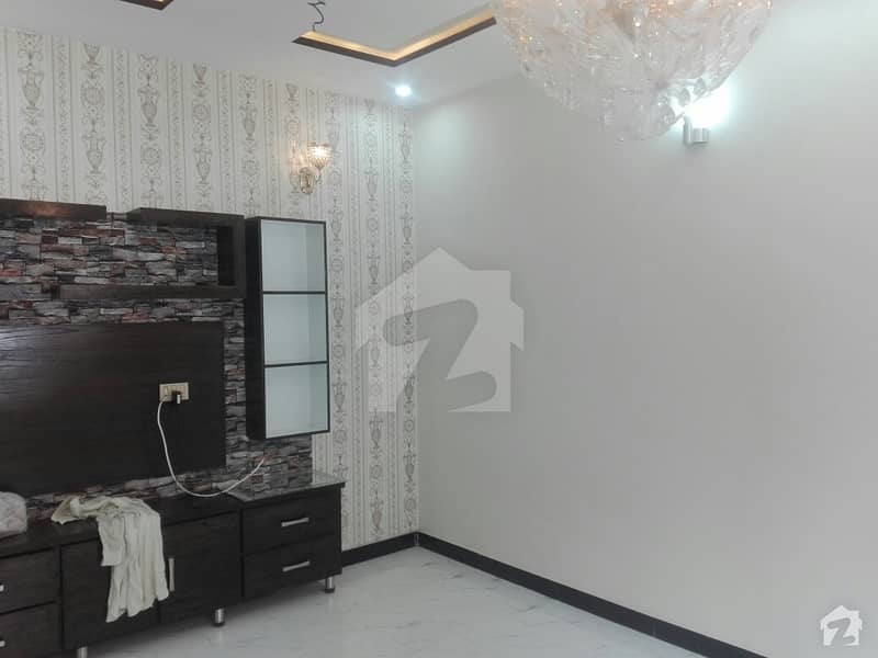 نشیمنِ اقبال فیز 1 نشیمنِ اقبال لاہور میں 5 کمروں کا 8 مرلہ مکان 1.9 کروڑ میں برائے فروخت۔