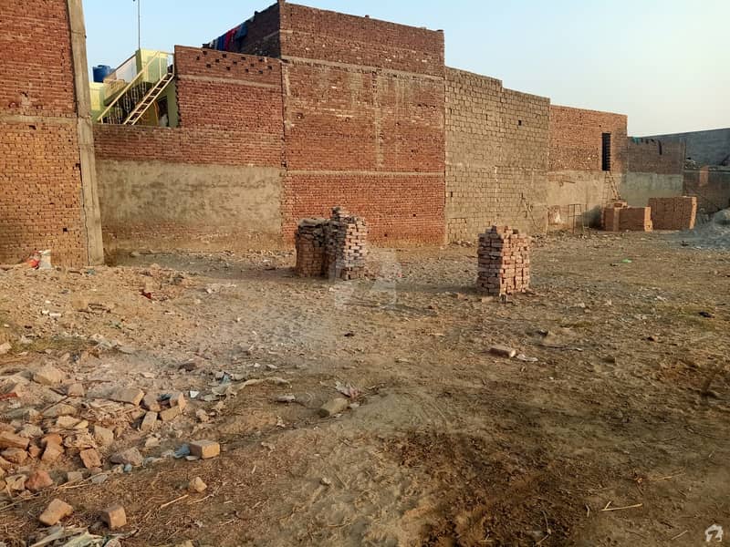 شاہ جہانگیر روڈ گجرات میں 4 مرلہ رہائشی پلاٹ 29 لاکھ میں برائے فروخت۔
