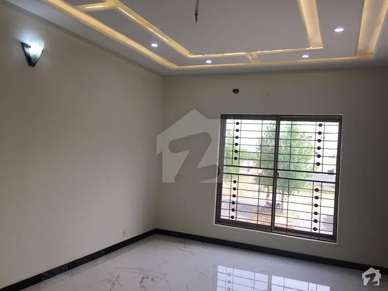 In DHA Defence 1 Kanal House For Sale