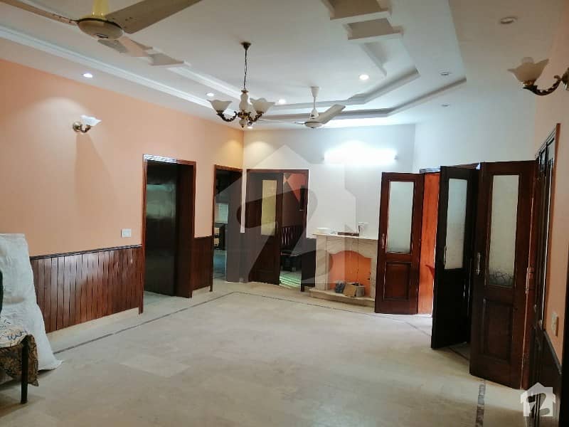 1 Kanal Lower Portion Ideally Situated In Model Town