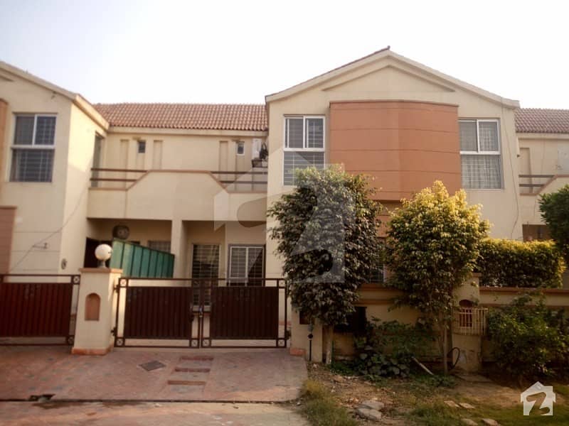 In Paragon City 5 Marla House For Rent