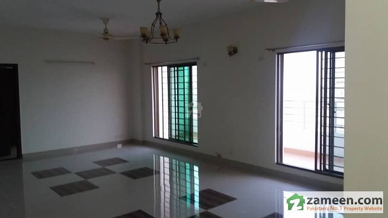 10 Marla  3 Bedroom Flat Is Available For Sale  In Sector B Askari 11