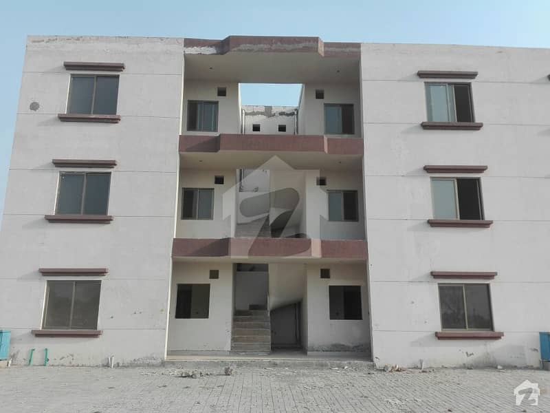 Khayaban-e-Amin Flat For Sale Sized 5 Marla