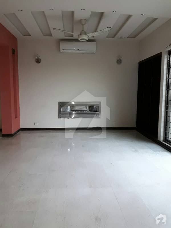 Beautiful 1 Kanal Upper Portion Designer House In Phase 5 For Rent