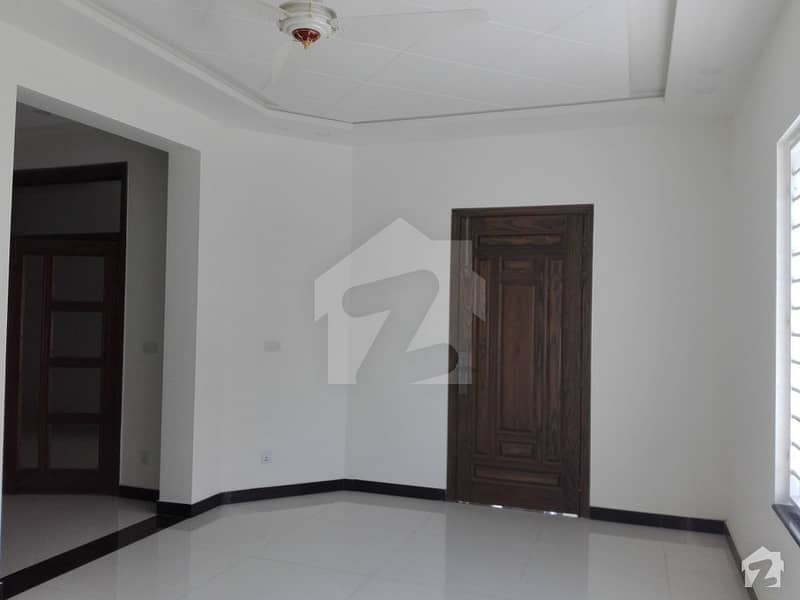 10 Marla House Ideally Situated In Bahria Town