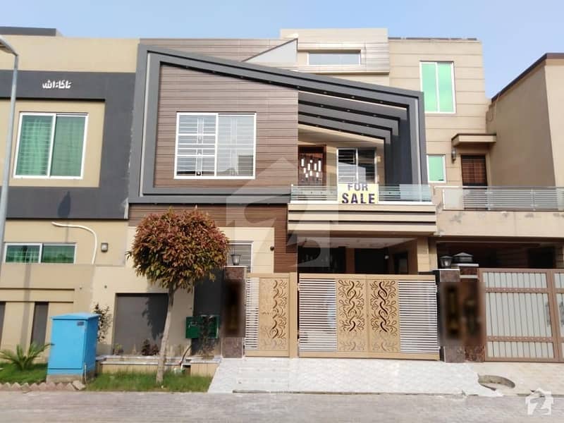 In Bahria Town 5 Marla House For Sale