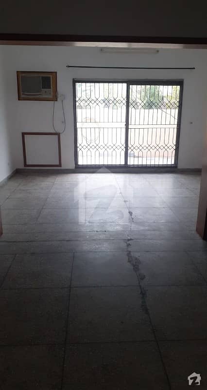 10 Marla Lower Portion For Rent in DHA Phase4 Lahore