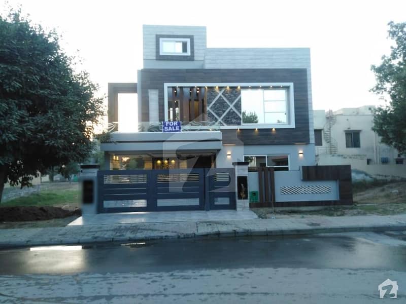 10 Marla House In Bahria Town For Sale At Good Location