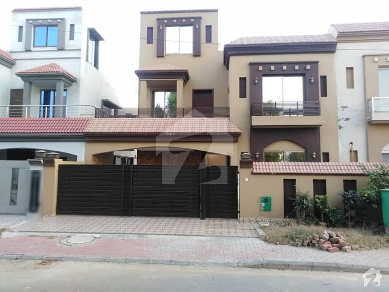 Buy A Centrally Located 10 Marla House In Bahria Town