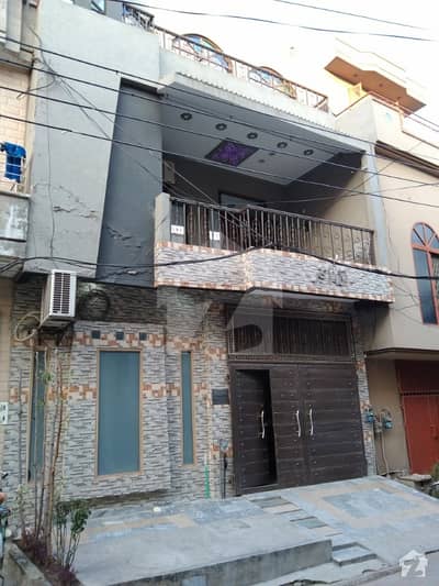 گلدشت ٹاؤن ۔ بلاک سی گُلدشت ٹاؤن لاہور میں 6 کمروں کا 5 مرلہ مکان 1.35 کروڑ میں برائے فروخت۔