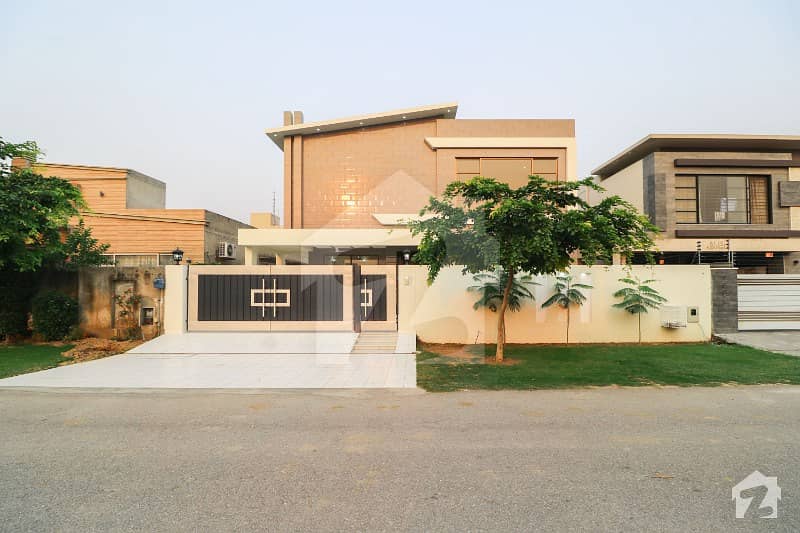 Hot Location Reasonable 1 Kanal Modern Design Bungalow For Sale