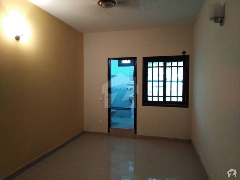 1400 Square Feet Spacious Flat Available In Tariq Road For Sale