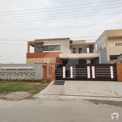 واپڈا ٹاؤن فیز 1 واپڈا ٹاؤن ملتان میں 6 کمروں کا 1 کنال مکان 3.7 کروڑ میں برائے فروخت۔ واپڈا ٹاؤن فیز 1 واپڈا ٹاؤن ملتان میں 6 کمروں کا 1 کنال مکان 3.7 کروڑ میں برائے فروخت۔