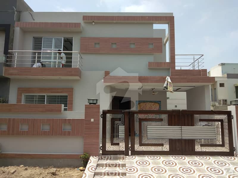 10 Marla House In Stunning Punjab Coop Housing Society Is Available For Sale
