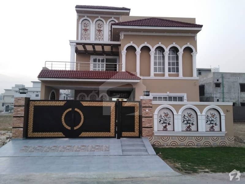 10 Marla Spacious House Available In Central Park Housing Scheme For Sale