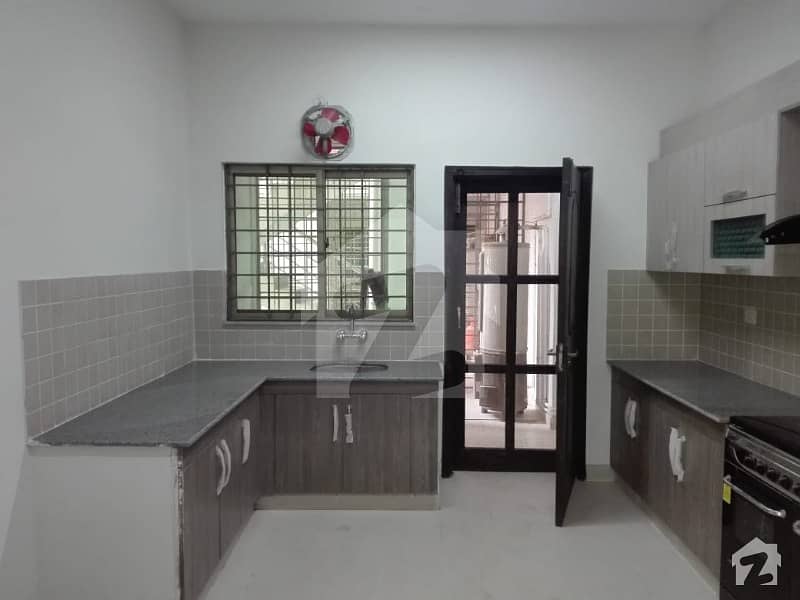 Surprise 10 Marla 3 Bedroom Flat For Rent In Sector B Askari Xi Lahore