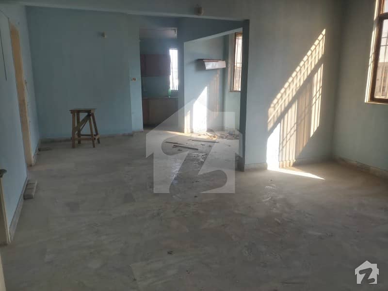 750  Square Feet Flat In Punjab Colony For Rent