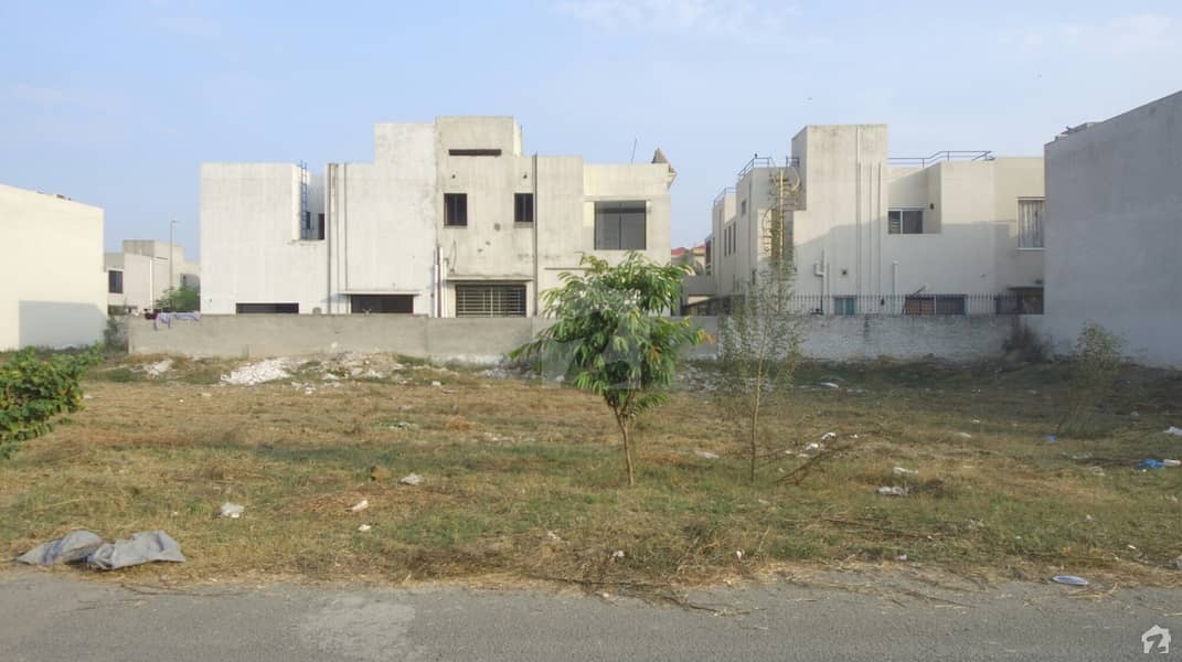 ڈی ایچ اے فیز 6 - بلاک ڈی فیز 6 ڈیفنس (ڈی ایچ اے) لاہور میں 10 مرلہ رہائشی پلاٹ 1.85 کروڑ میں برائے فروخت۔