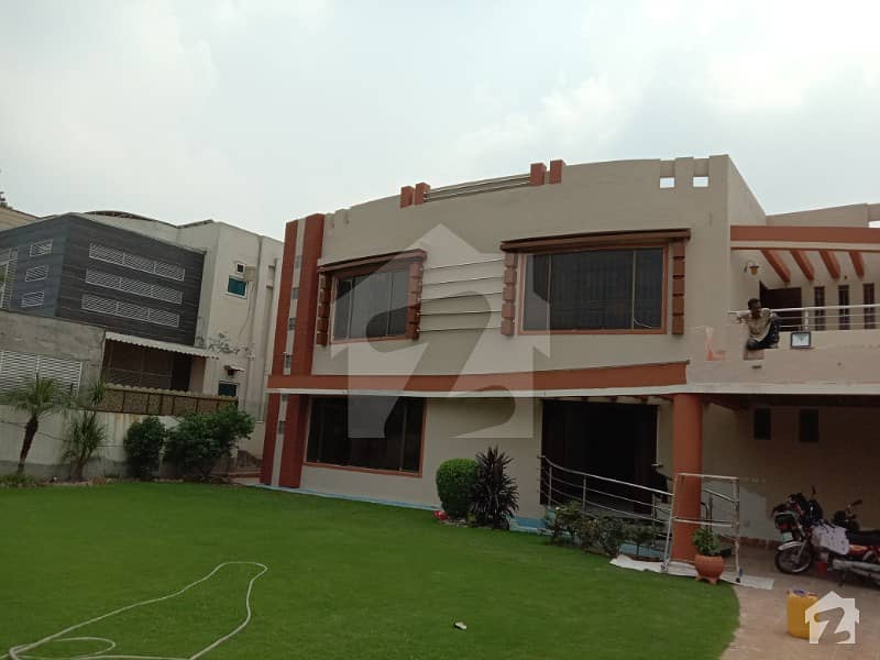 ڈی ایچ اے فیز 4 ڈیفنس (ڈی ایچ اے) لاہور میں 6 کمروں کا 2 کنال مکان 3.4 لاکھ میں کرایہ پر دستیاب ہے۔
