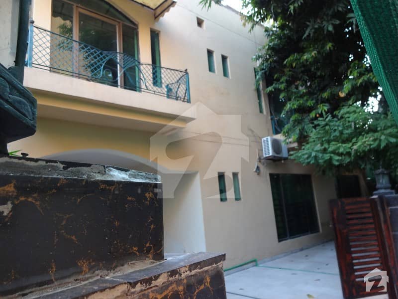 12 Marla Ideal Fully Furnished Bungalow For Rent In Gulberg 3 E2