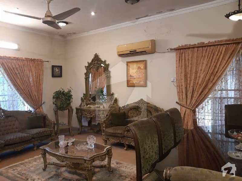 خدا بخش کالونی کینٹ لاہور میں 5 کمروں کا 15 مرلہ مکان 2.2 کروڑ میں برائے فروخت۔