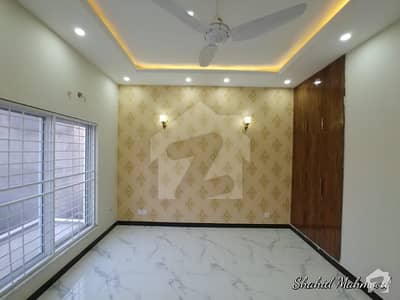 ڈی ایچ اے فیز 7 ڈیفنس (ڈی ایچ اے) لاہور میں 5 کمروں کا 1 کنال مکان 1.55 لاکھ میں کرایہ پر دستیاب ہے۔ ڈی ایچ اے فیز 7 ڈیفنس (ڈی ایچ اے) لاہور میں 5 کمروں کا 1 کنال مکان 1.55 لاکھ میں کرایہ پر دستیاب ہے۔