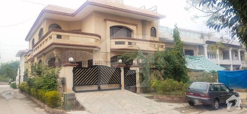 G-9/2 CDA Sector Islamabad Street  1 House  Size 35*70 Corner House For Sale