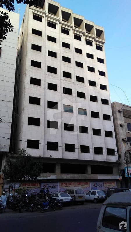 صدر ٹاؤن کراچی میں 1.34 کنال عمارت 65 کروڑ میں برائے فروخت۔
