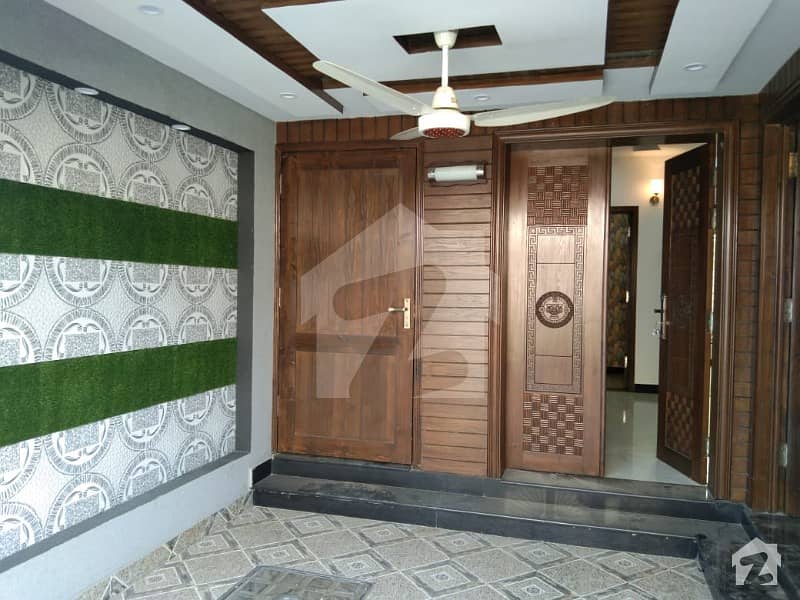 بحریہ ٹاؤن سیکٹر B بحریہ ٹاؤن لاہور میں 3 کمروں کا 5 مرلہ مکان 1.2 کروڑ میں برائے فروخت۔