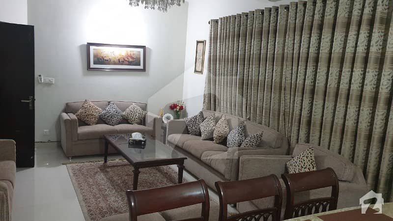 سرور روڈ کینٹ لاہور میں 4 کمروں کا 8 مرلہ مکان 3.15 کروڑ میں برائے فروخت۔