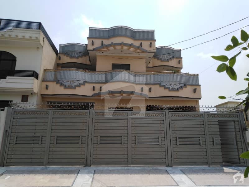Perfect 10 Marla House In Hayatabad For Sale