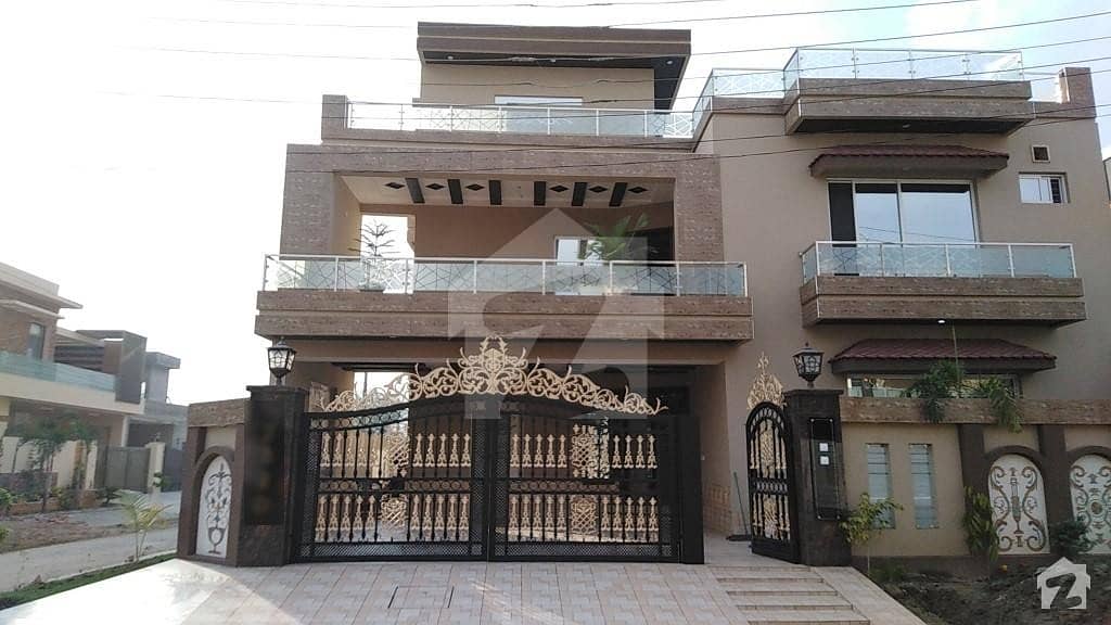 او پی ایف ہاؤسنگ سکیم - بلاک ڈی او پی ایف ہاؤسنگ سکیم لاہور میں 7 کمروں کا 1 کنال مکان 4.1 کروڑ میں برائے فروخت۔ او پی ایف ہاؤسنگ سکیم - بلاک ڈی او پی ایف ہاؤسنگ سکیم لاہور میں 7 کمروں کا 1 کنال مکان 4.1 کروڑ میں برائے فروخت۔
