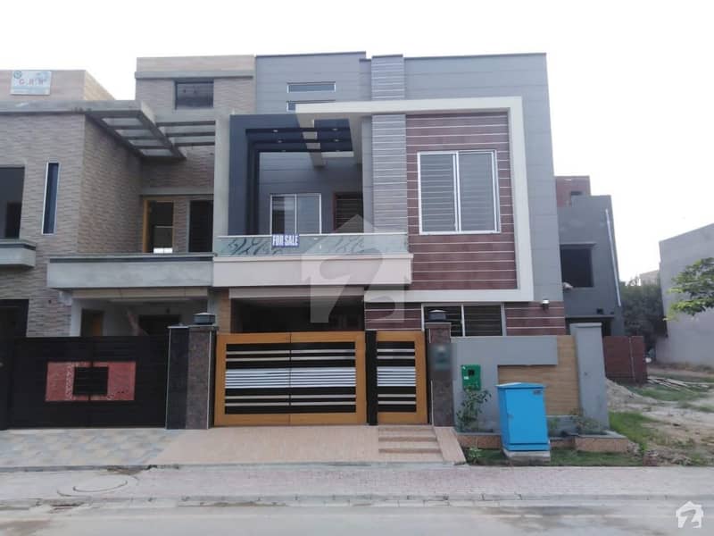 Bahria Town House For Sale Sized 5 Marla